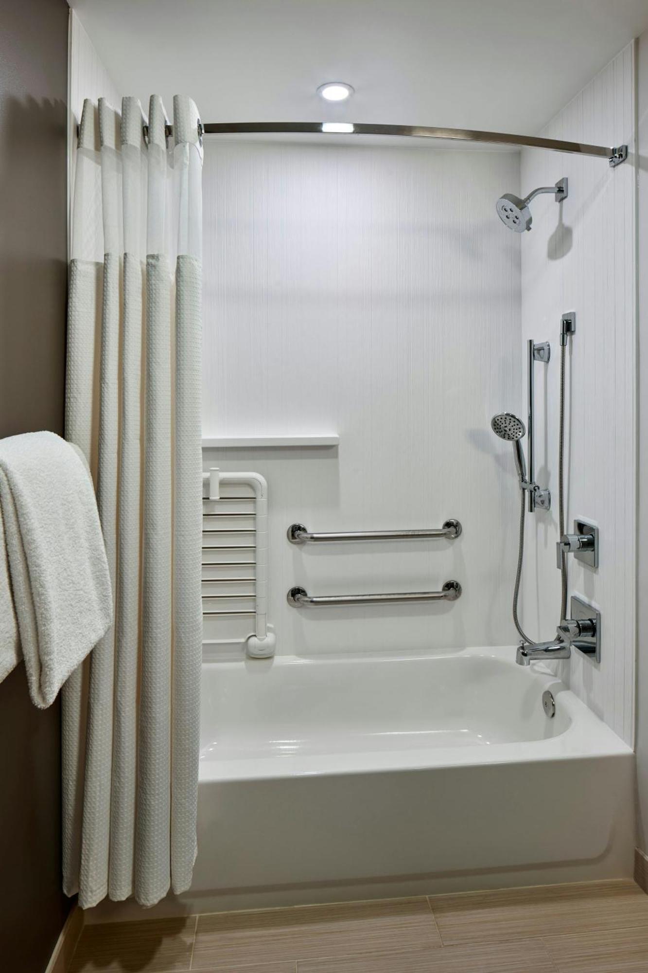 Courtyard Philadelphia/Langhorne Hotel Ngoại thất bức ảnh