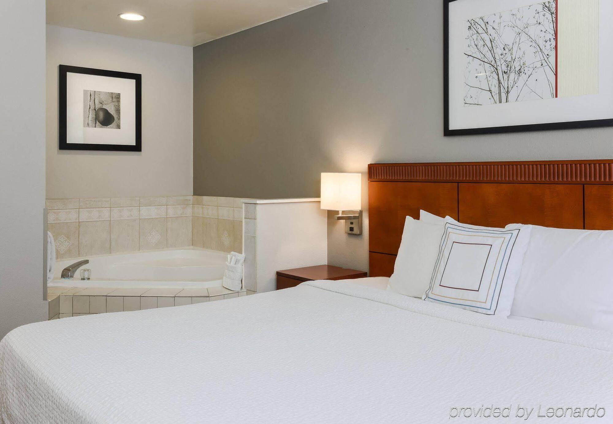 Courtyard Philadelphia/Langhorne Hotel Ngoại thất bức ảnh