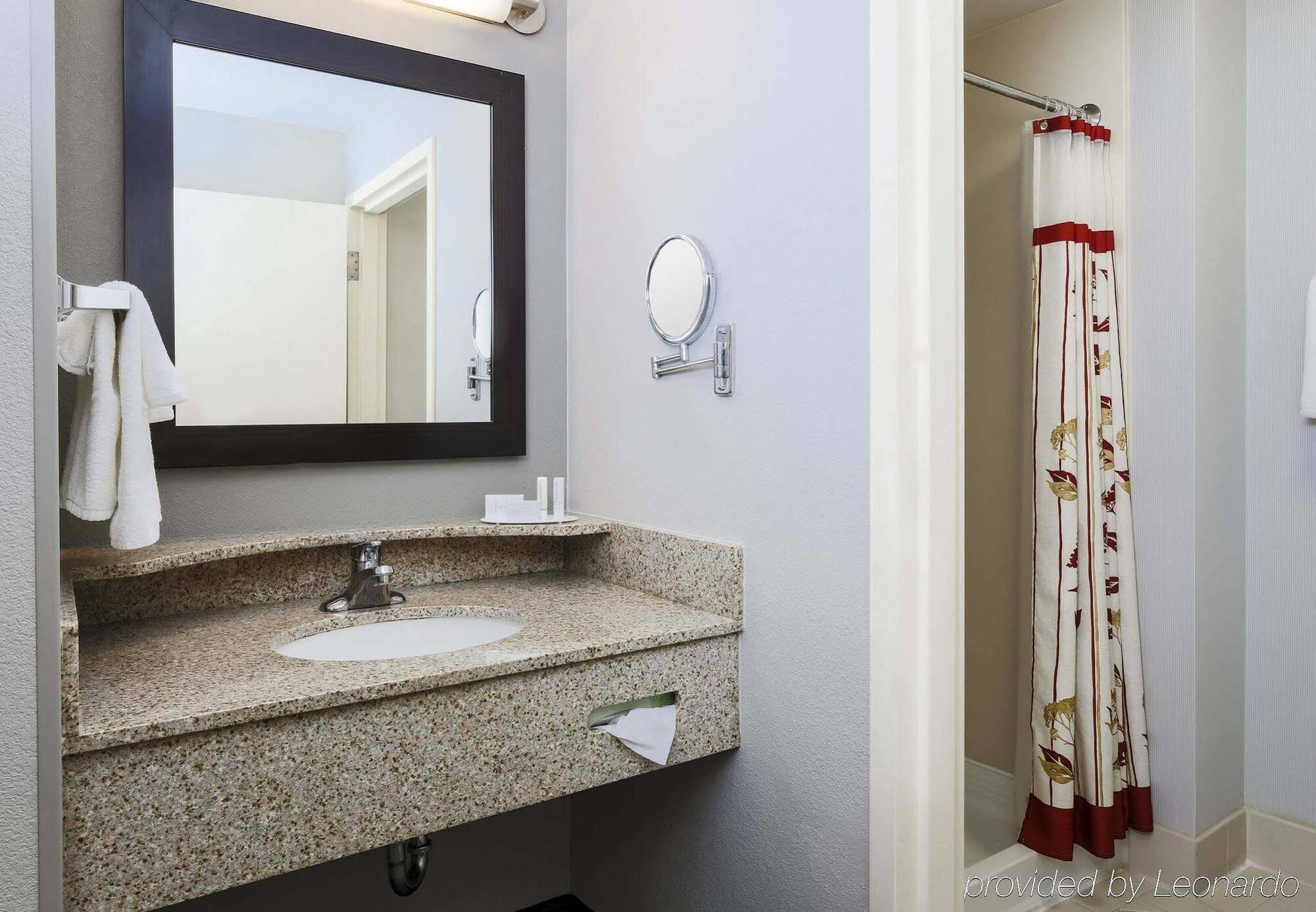 Courtyard Philadelphia/Langhorne Hotel Ngoại thất bức ảnh